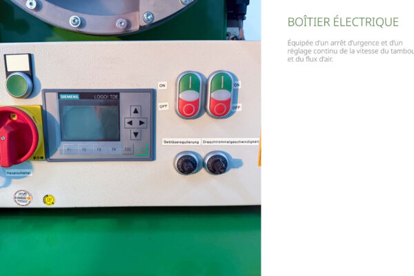 Mit Notausschalter und stufenloser Verstellung der Dreschtrommeldrehzahl sowie der Windgeschwindigkeit
